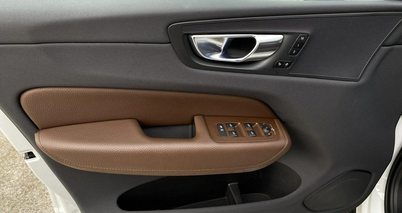 Volvo XC 60 cena 169900 przebieg: 59000, rok produkcji 2019 z Szczekociny małe 379